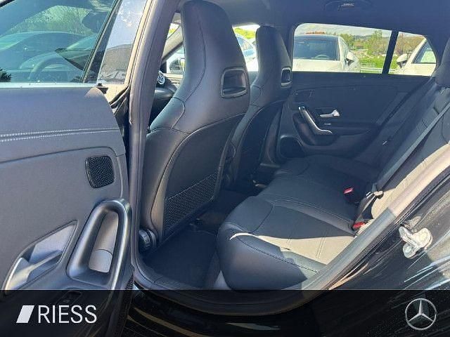 Gebraucht 2025 Mercedes CLA180 Shooting Brake Kombi | 33.334 € - Bild 1/4