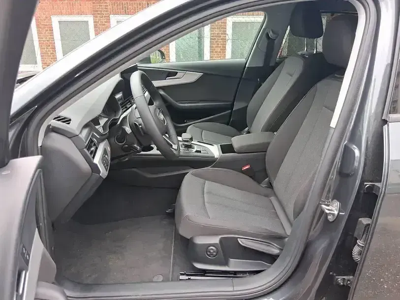 Gebraucht Audi A4 Ambiente 136 PS (100 kW) 2024 Grau Kombi