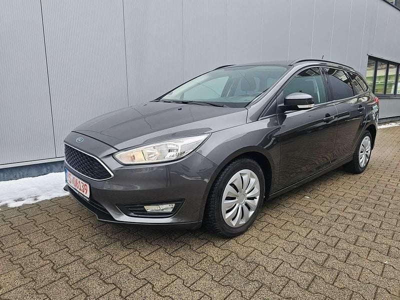 Gebraucht Ford Focus Titanium 125 PS (91 kW) 2018 Grau Kombi