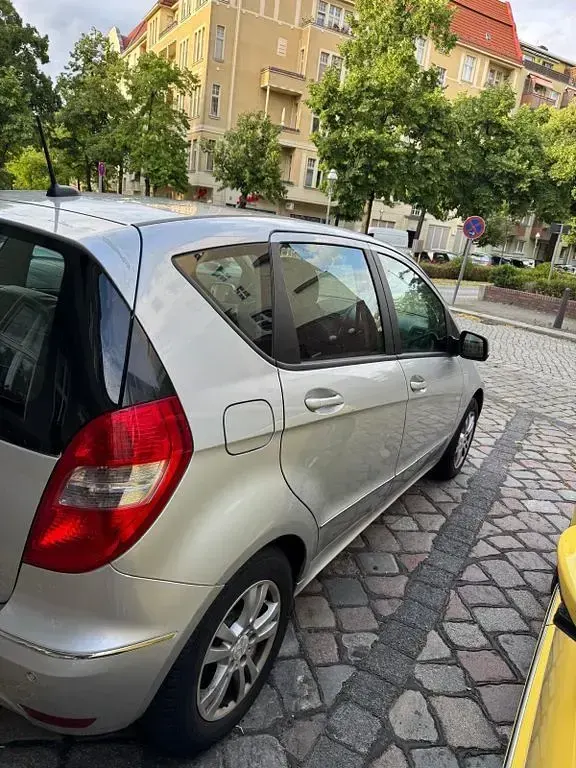 Gebraucht Mercedes A180 116 PS (85 kW) 2009 Silber Limousine