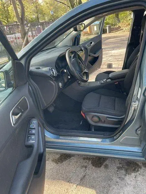 Gebraucht Mercedes B180 122 PS (89 kW) 2012 Blau Kleinwagen