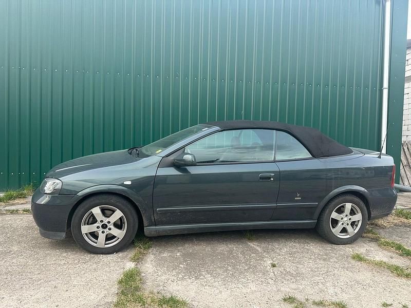 Grün Gebraucht 2002 Opel Astra Cabriolet Cabrio | 500 € (Superpreis) - Bild 1/3