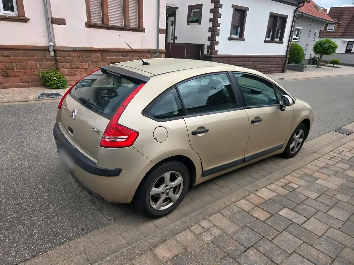 Gebraucht Citroën C4 90 PS (66 kW) 2009 Gold Kleinwagen