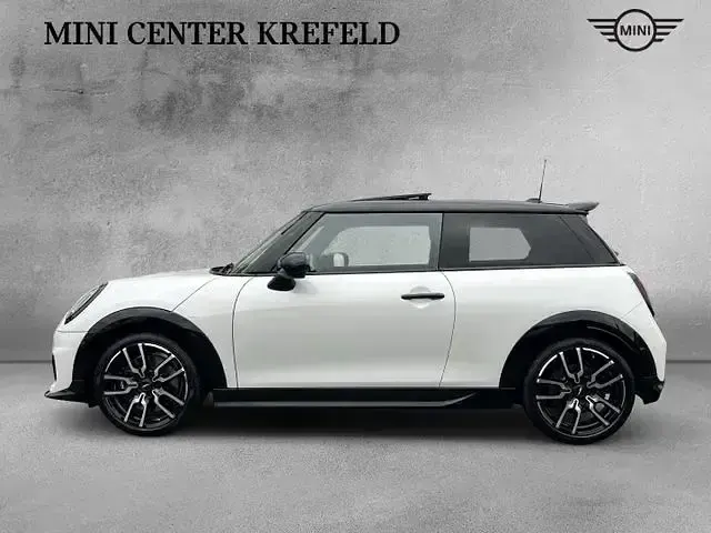Używany Mini John Cooper Works 204 KM (150 kW) 2024 Biały Hatchback