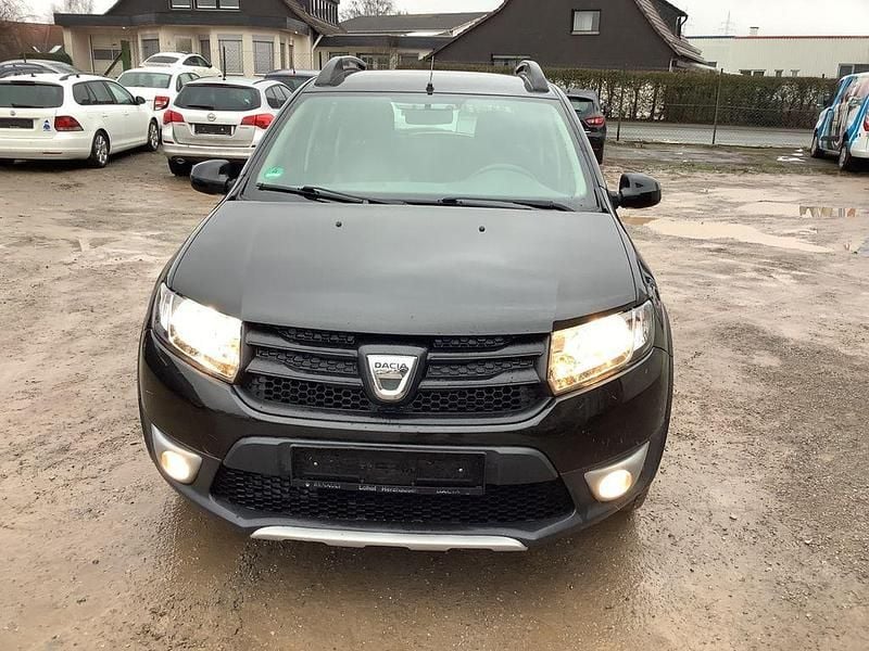 Schwarz Gebraucht 2014 Dacia Sandero Stepway Limousine | 4.650 € (Guter Preis) - Bild 1/4