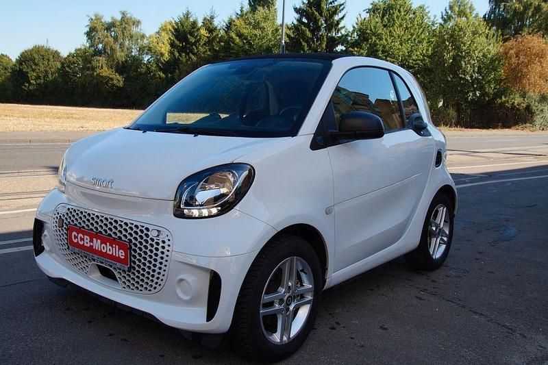 Weiß Gebraucht 2021 Smart ForTwo Electric Drive Coupé | 8.399 € (Fairer Preis) - Bild 1/4