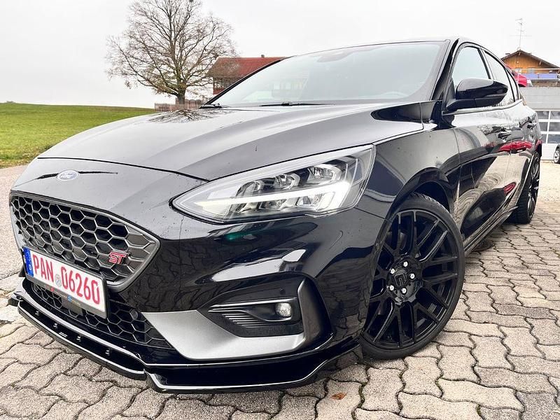 Schwarz Gebraucht 2022 Ford Focus ST Limousine | 25.790 € (Superpreis) - Bild 1/4