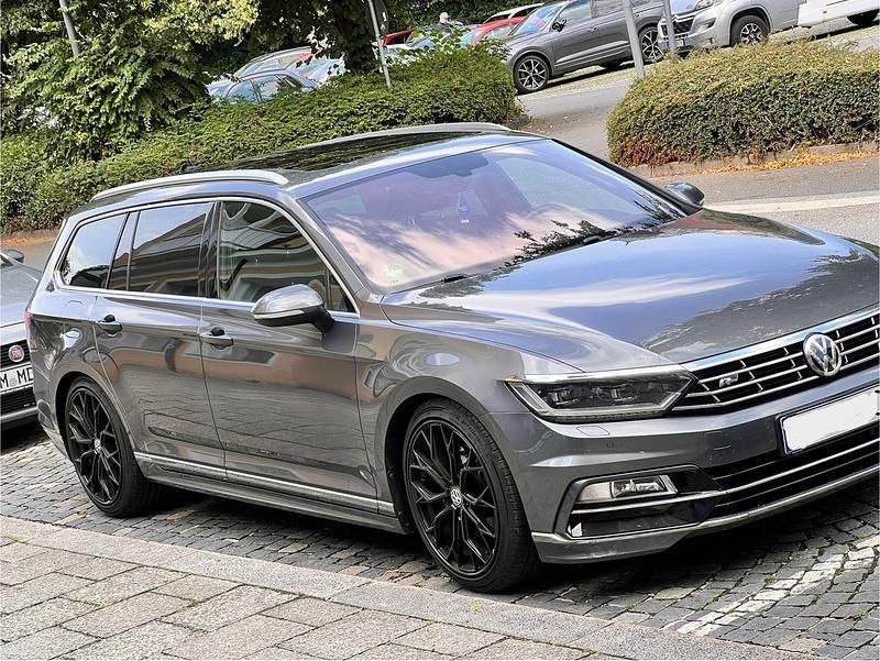 Grau Gebraucht 2017 VW Passat R-line Kombi | 13.000 € (Teuer) - Bild 1/4