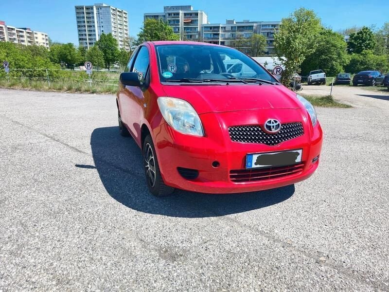 Rot Gebraucht 2007 Toyota Yaris Kleinwagen | 2.390 € (Fairer Preis) - Bild 1/4