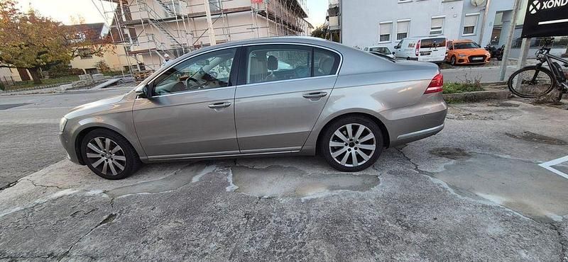 Braun Gebraucht 2012 VW Passat Highline Limousine | 10.799 € (Guter Preis) - Bild 1/4