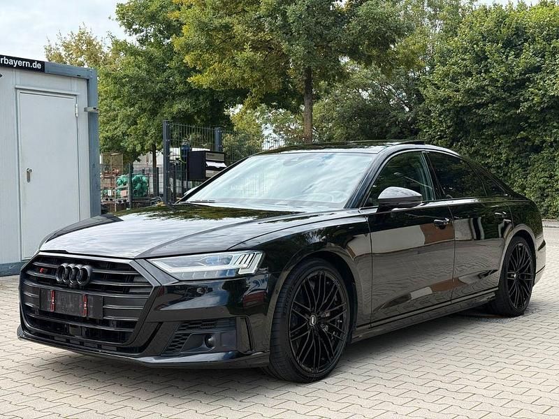 Schwarz Gebraucht 2020 Audi S8 Ambiente Limousine | 66.499 € (Etwas zu teuer) - Bild 1/4