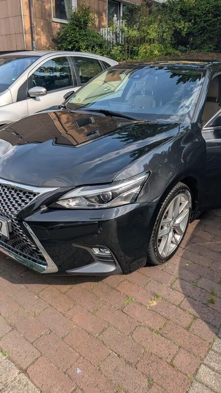 Schwarz Gebraucht 2017 Lexus CT200h Luxury Line Kleinwagen | 16.900 € - Bild 1/4