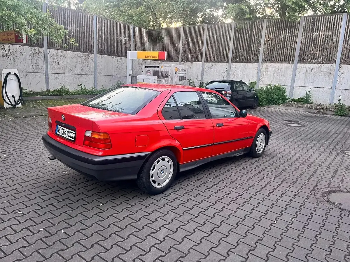 Gebraucht BMW 316 101 PS (74 kW) 1992 Rot Limousine