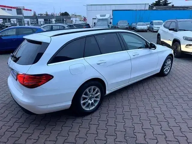 Gebraucht Mercedes C220 194 PS (142 kW) 2020 Weiß Kombi