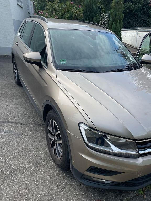 Beige Gebraucht 2019 VW Tiguan Comfortline SUV | 18.900 € (Guter Preis) - Bild 1/4
