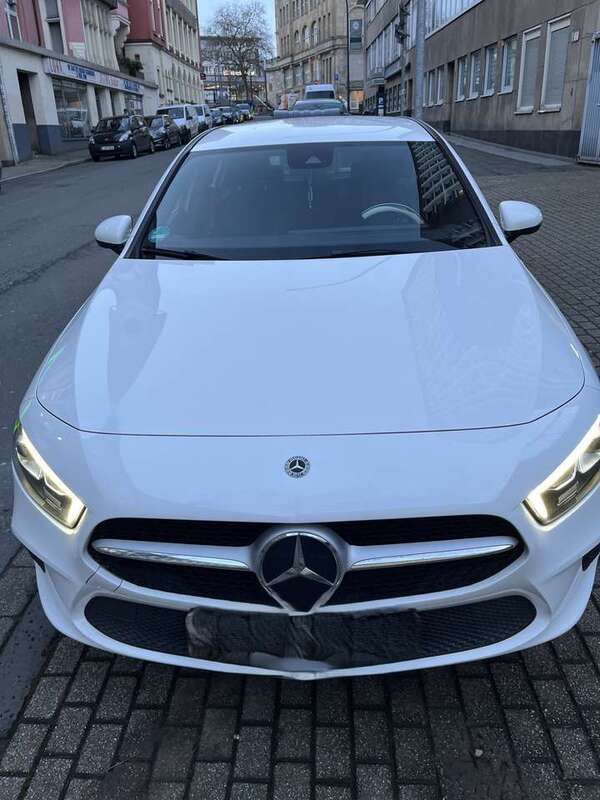 Weiß Gebraucht 2019 Mercedes A220 Progressive Limousine | 25.000 € (Etwas zu teuer) - Bild 1/4