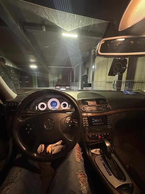 Gebraucht Mercedes E220 150 PS (110 kW) 2005 Silber Limousine