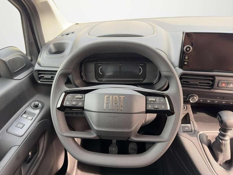 Neu Fiat Doblò 102 PS (75 kW) 2026 Schwarz Van / Kleinbus