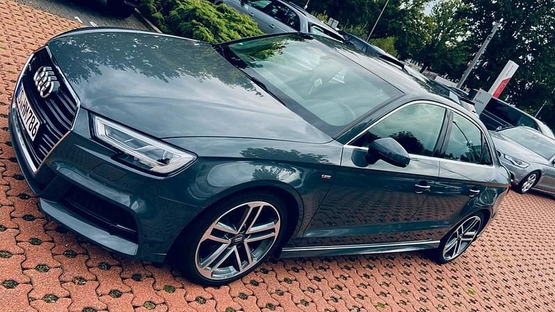 Grau Gebraucht 2019 Audi A3 S-Line Limousine | 18.390 € (Superpreis) - Bild 1/4