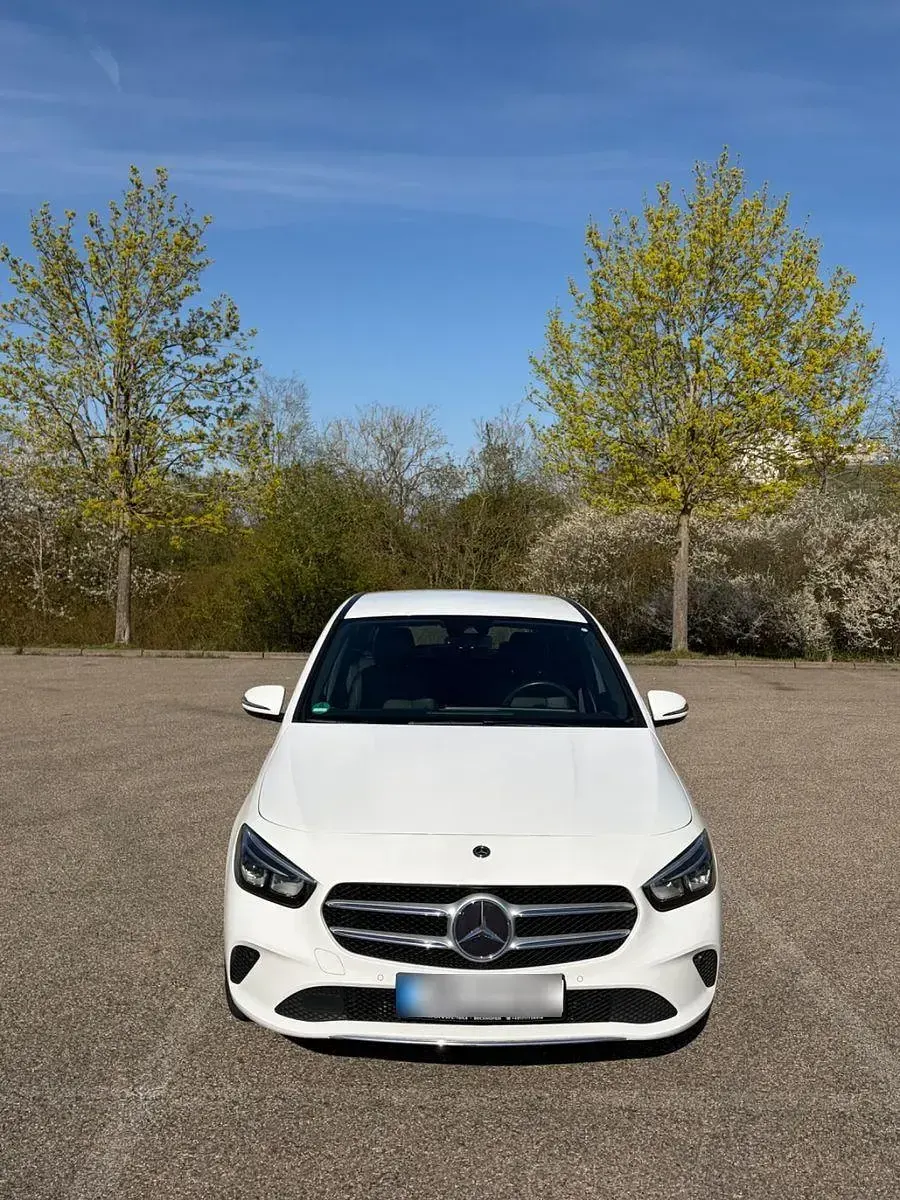 Gebraucht Mercedes B180 116 PS (85 kW) 2019 Schwarz Kleinwagen