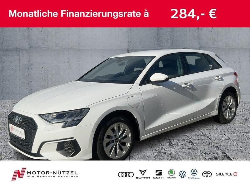 Weiß Gebraucht 2022 Audi A3 Sportback e-tron Advanced Kleinwagen | 21.630 € (Guter Preis) - Bild 1/4