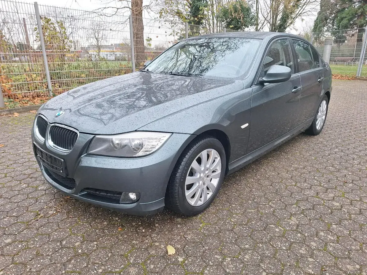 Second-hand BMW 320 143 CP (105 kW) 2009 Gri Berlinǎ