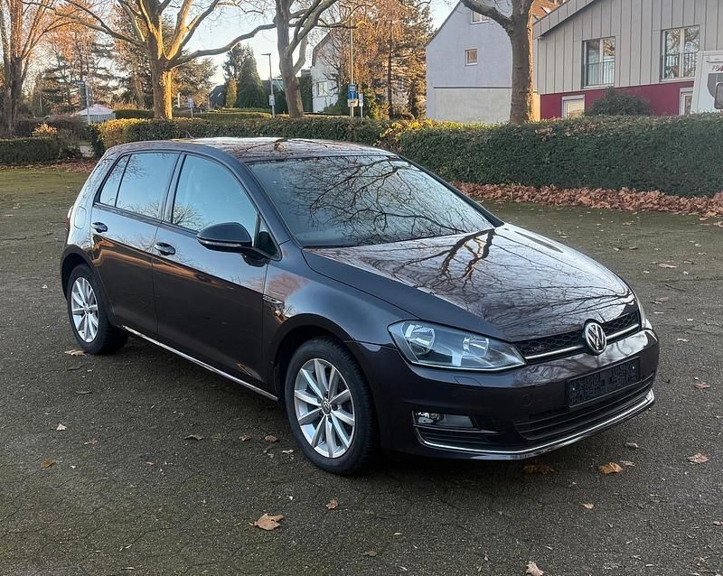 Grau Gebraucht 2015 VW Golf VII LOUNGE Limousine | 12.000 € (Fairer Preis) - Bild 1/4