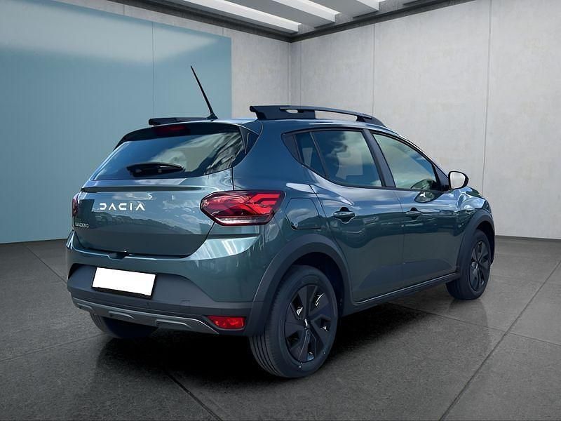 Grün Neu 2025 Dacia Sandero Stepway Kleinwagen | 21.749 € (Etwas zu teuer) - Bild 1/4