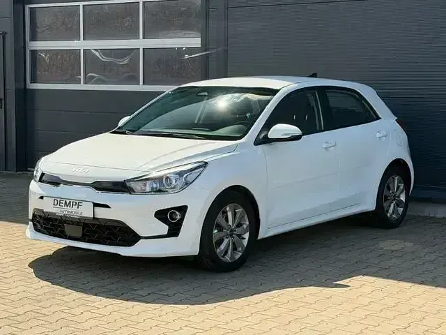 Używany Kia Rio Vision 101 KM (74 kW) 2023 Niebieski Sedan/Limuzyna