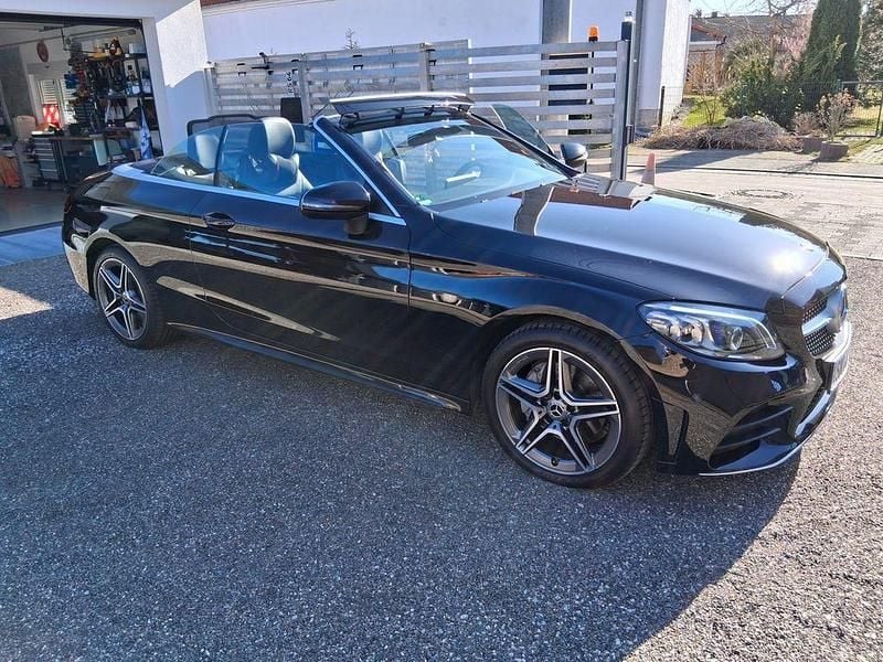 Gebraucht Mercedes C180 156 PS (114 kW) 2019 Schwarz Cabrio