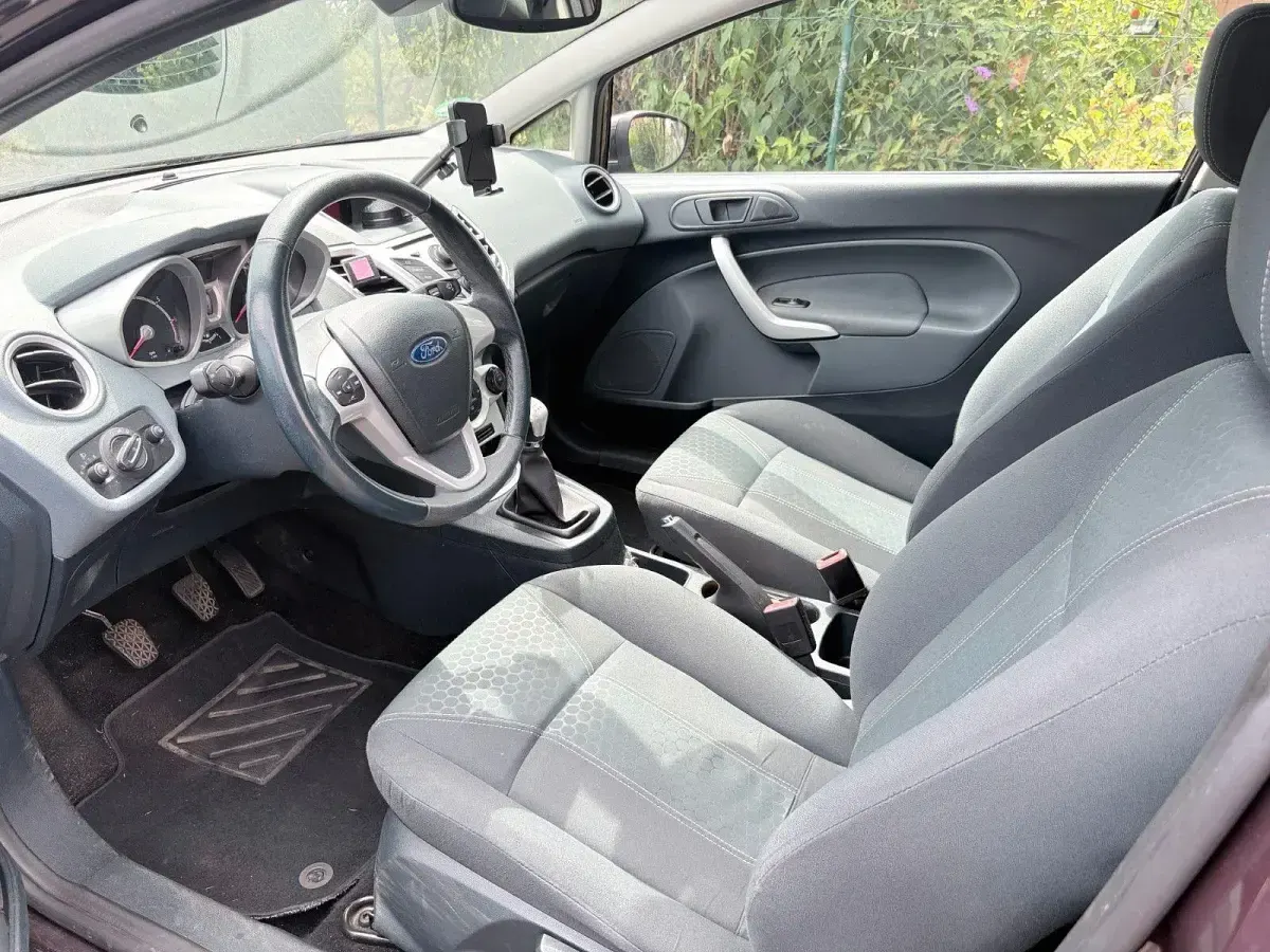 Gebraucht Ford Fiesta Ambiente 82 PS (60 kW) 2009 Violett Limousine