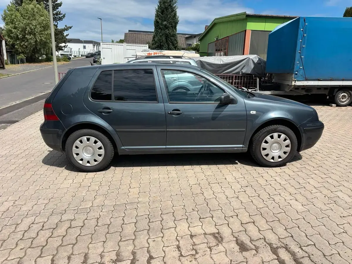 Gebraucht VW Golf IV Edition 105 PS (77 kW) 2001 Grau Limousine