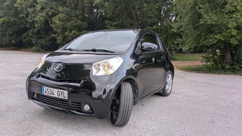 Schwarz Gebraucht 2010 Toyota iQ Kleinwagen | 6.999 € - Bild 1/4