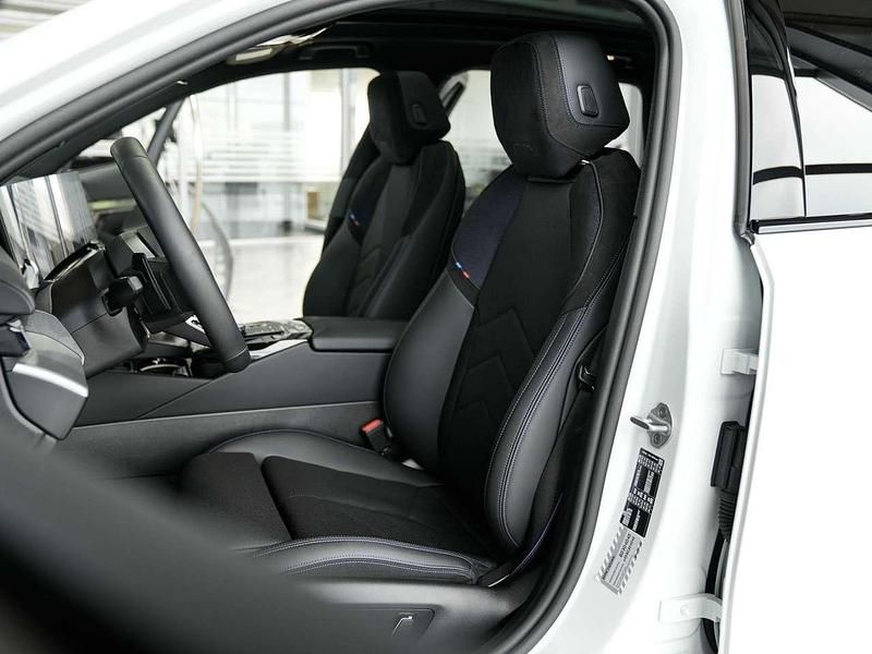 Gebraucht BMW 520 M Sport 208 PS (152 kW) 2025 Mineralweiss Kombi