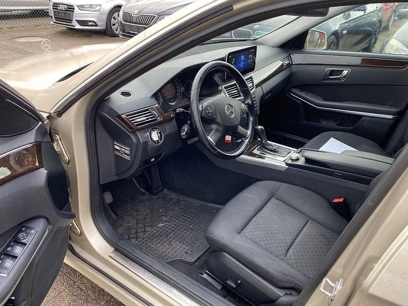Gebraucht Mercedes E220 170 PS (125 kW) 2009 Beige Limousine