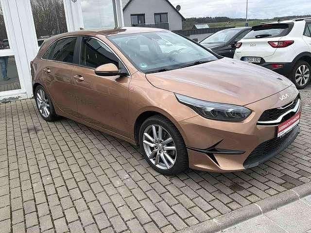 Gebraucht Kia Ceed 160 PS (117 kW) 2022 Bronze metallic Kleinwagen