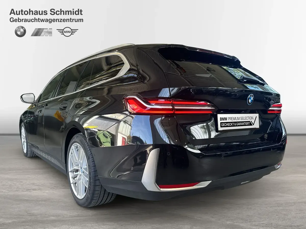 Gebraucht BMW 530e Comfort Edition 190 PS (139 kW) 2024 Saphirschwarz Kombi