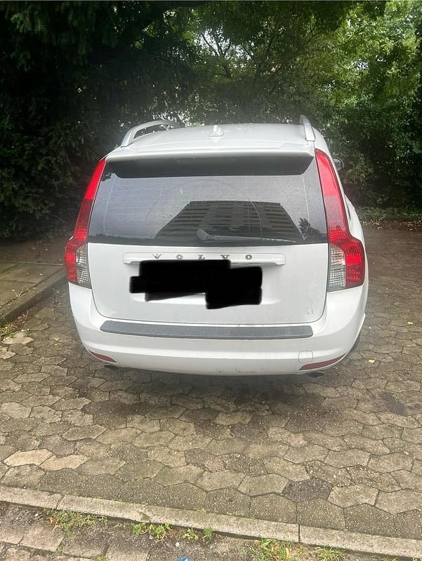 Weiß Gebraucht 2012 Volvo V50 Kombi | 5.000 € (Teuer) - Bild 1/4
