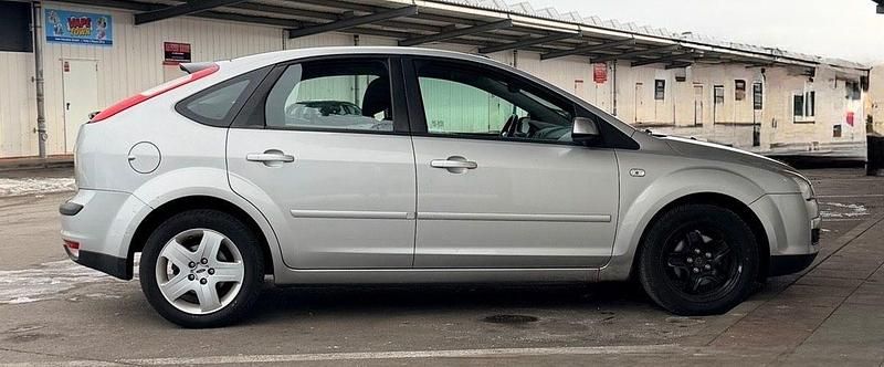 Gebraucht Ford Focus Ghia 101 PS (74 kW) 2007 Silber Kombi