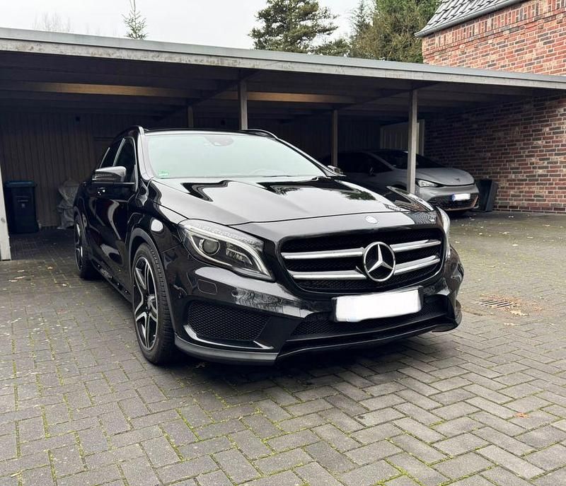 Schwarz Gebraucht 2015 Mercedes GLA250 AMG SUV | 19.700 € (Fairer Preis) - Bild 1/4