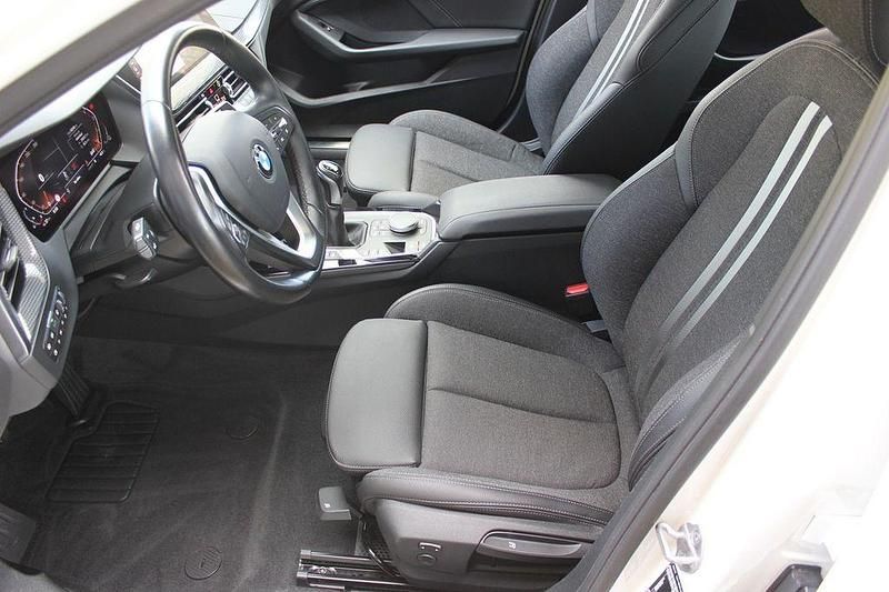 Gebraucht BMW 118 Sport Line 140 PS (102 kW) 2021 Weiß Kleinwagen