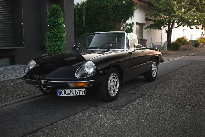 Gebraucht Alfa Romeo Spider 126 PS (92 kW) 1981 Schwarz Cabrio