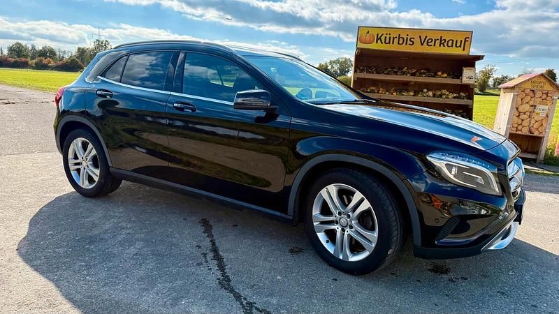 Gebraucht Mercedes GLA250 211 PS (155 kW) 2016 Schwarz SUV