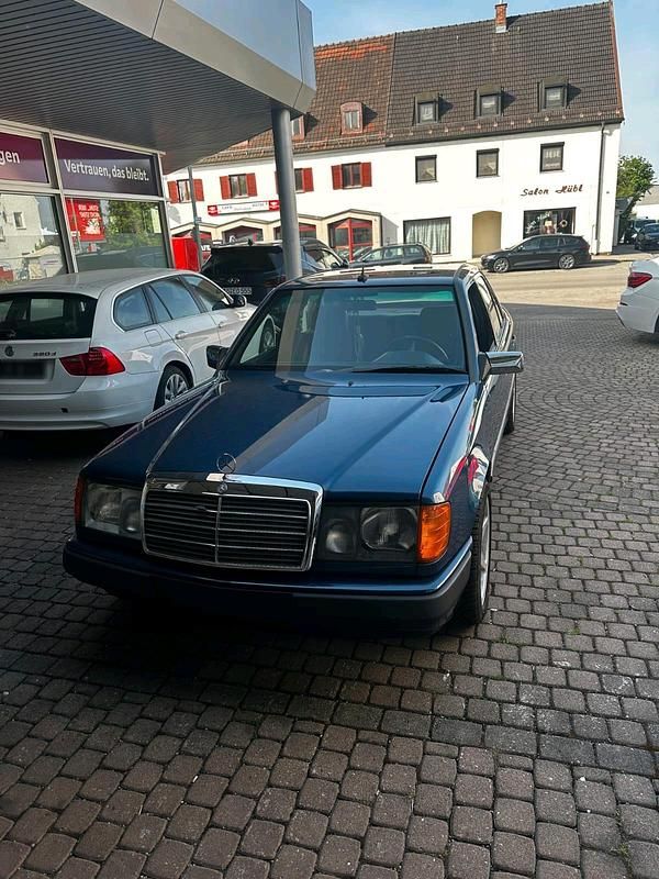 Second-hand Mercedes E300 1988 Albastru Berlinǎ