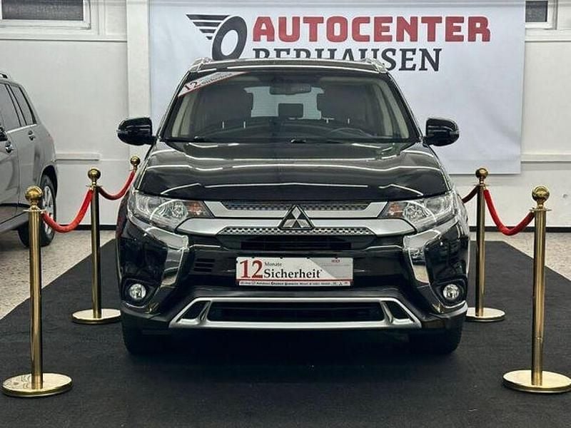Pantherschwarz (p) Gebraucht 2019 Mitsubishi Outlander Diamant Edition SUV | 19.299 € (Fairer Preis) - Bild 1/4