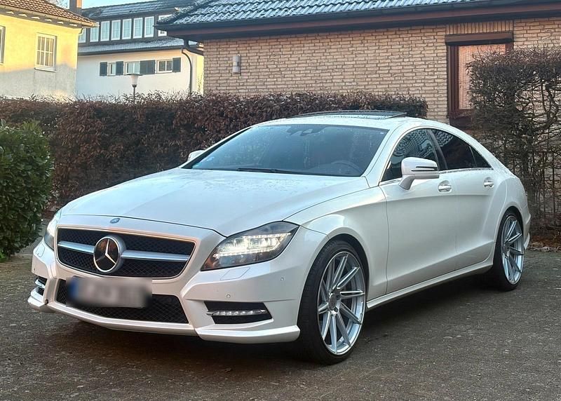 Weiß Gebraucht 2013 Mercedes CLS500 AMG Limousine | 16.999 € (Guter Preis) - Bild 1/4