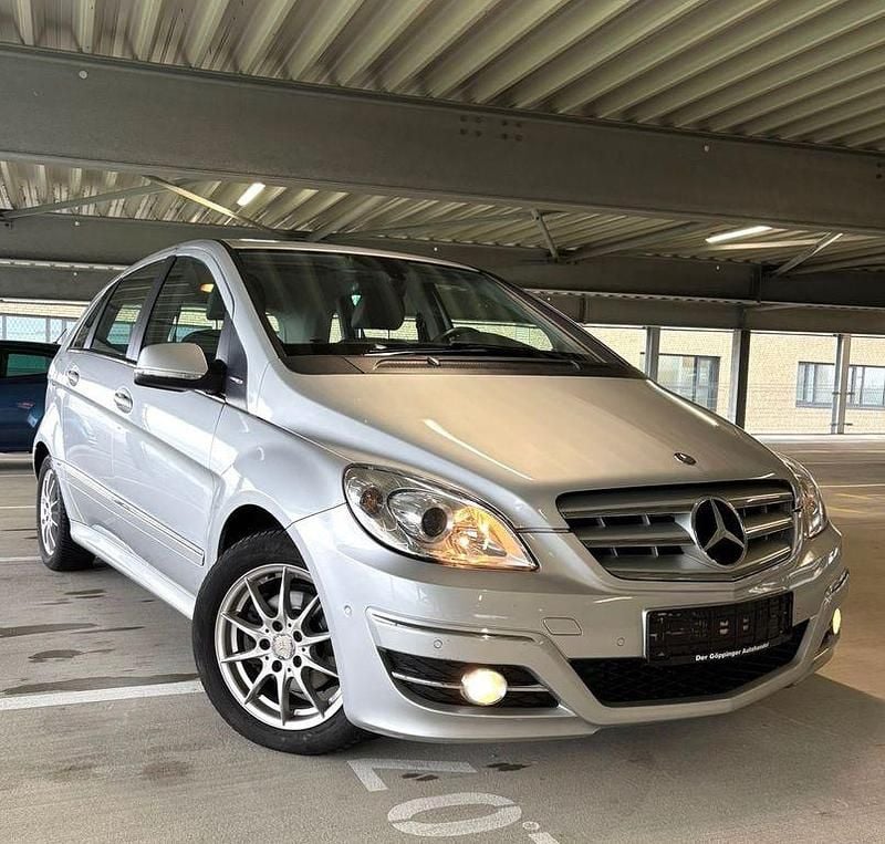 Gebraucht Mercedes B160 95 PS (69 kW) 2009 Silber Van / Kleinbus