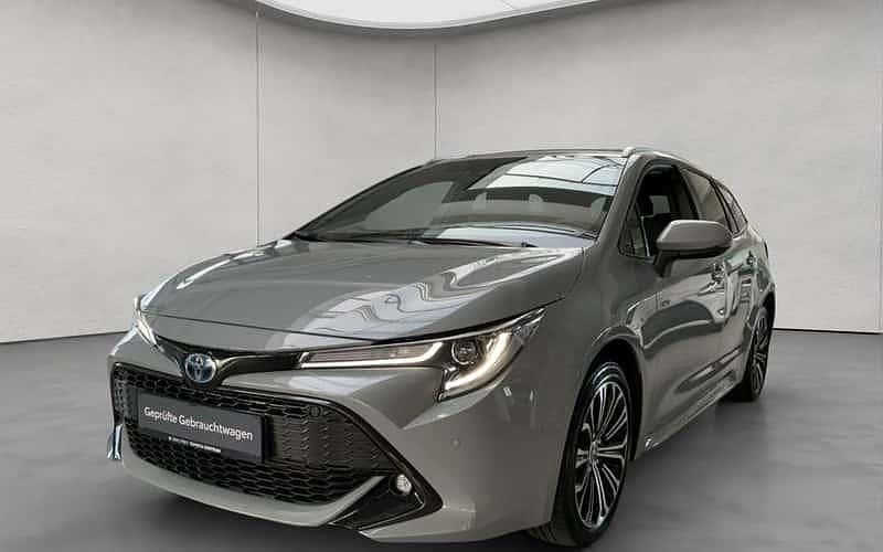 Grau Gebraucht 2022 Toyota Corolla Team Kombi | 25.950 € (Fairer Preis) - Bild 1/4