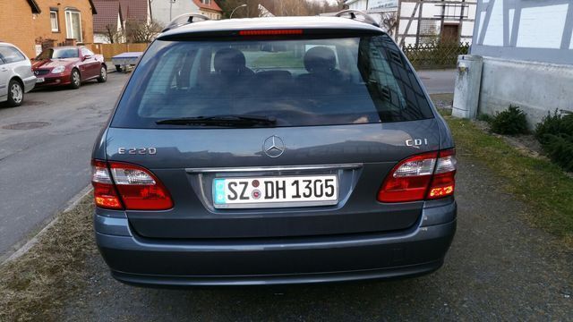 Gebraucht Mercedes E220 204 PS (150 kW) 2005 Grau Kombi