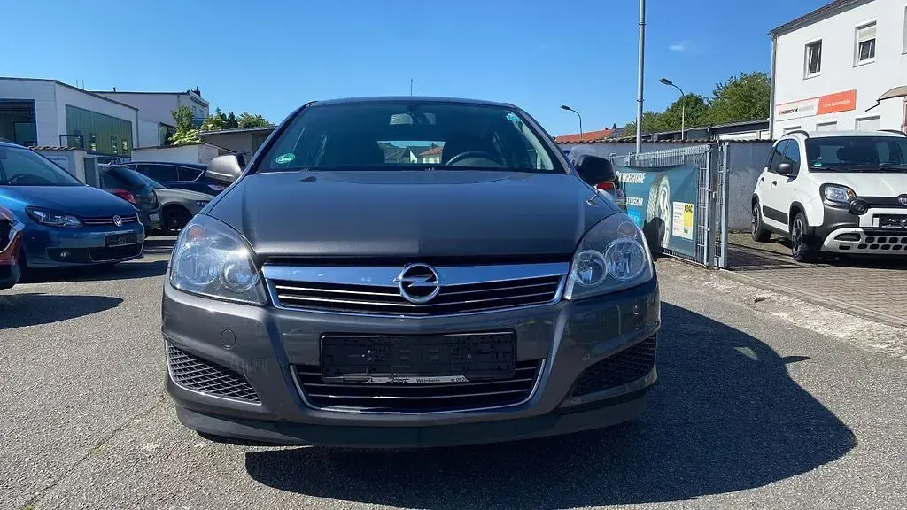 Używany Opel Astra Selection 90 KM (66 kW) 2009 Szary Sedan/Limuzyna